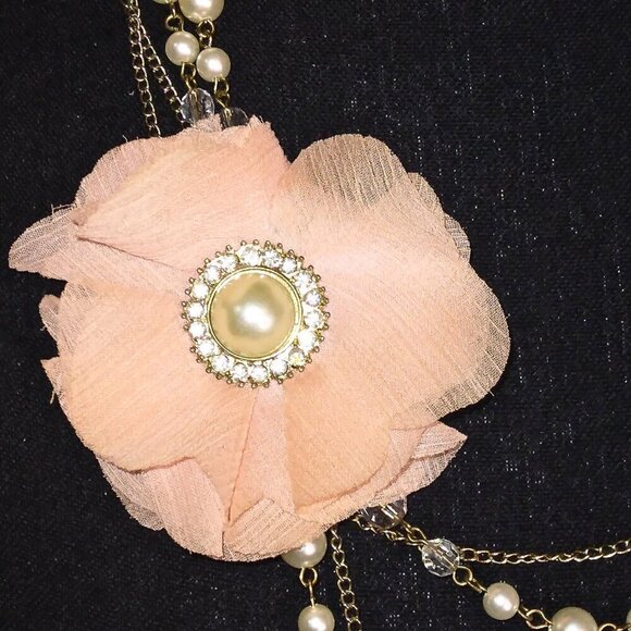 WOMEN'S 4 STRAND PEARL & BEAD NECKLACE W/ PEARL & CRYSTAL PEACH FLOWER - Picture 2 of 4